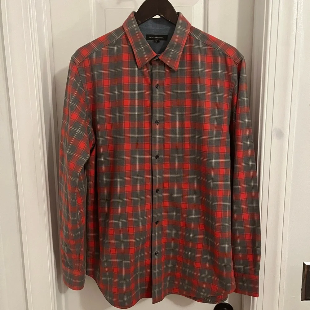 Banana Republic Plaid Button Down Shirt‎